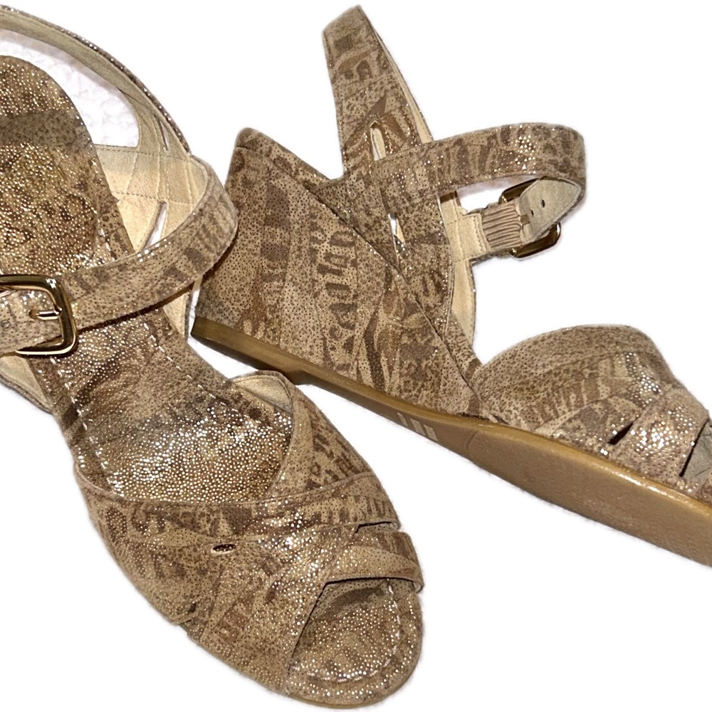 Stuart Weitzman Textured Brown & Gold Metallic Animal Print Wedges NWOT